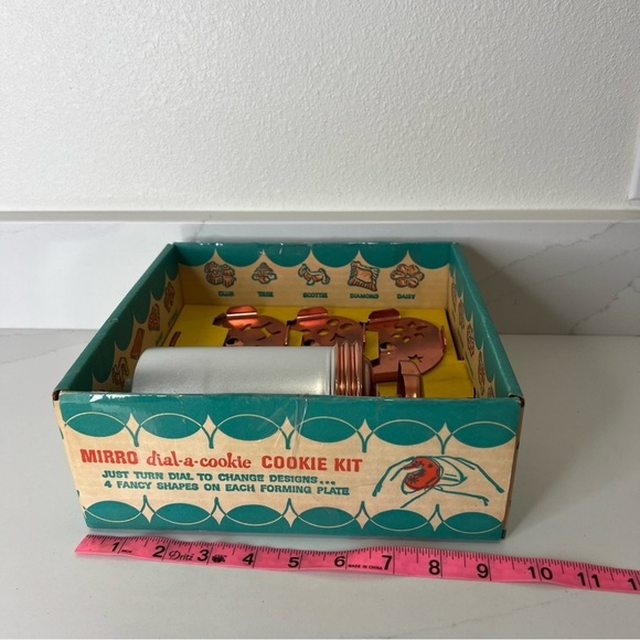 Vintage Mirro Dial a Cookie Kit In Box Kitchen Aluminum Copper Discs - Picture 14 of 14
